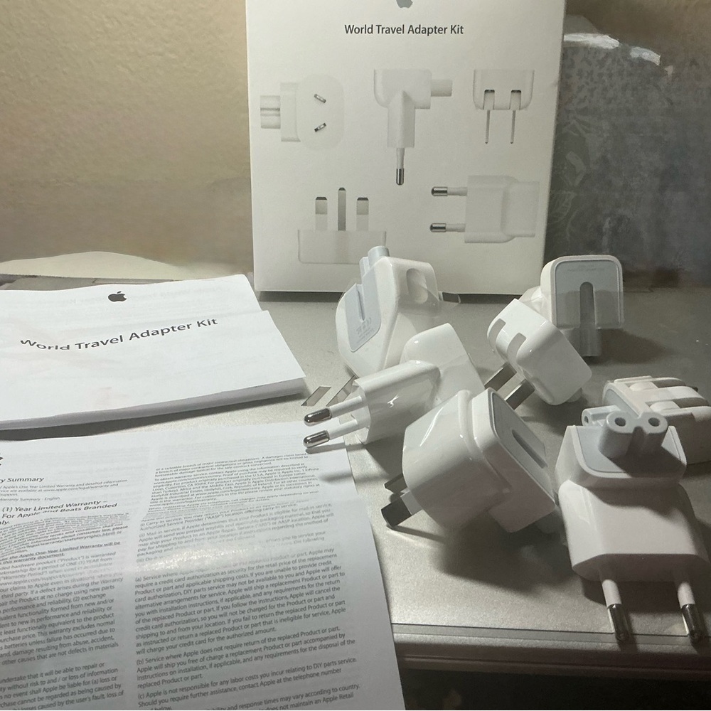 Apple World Travel Adapter Kit - White